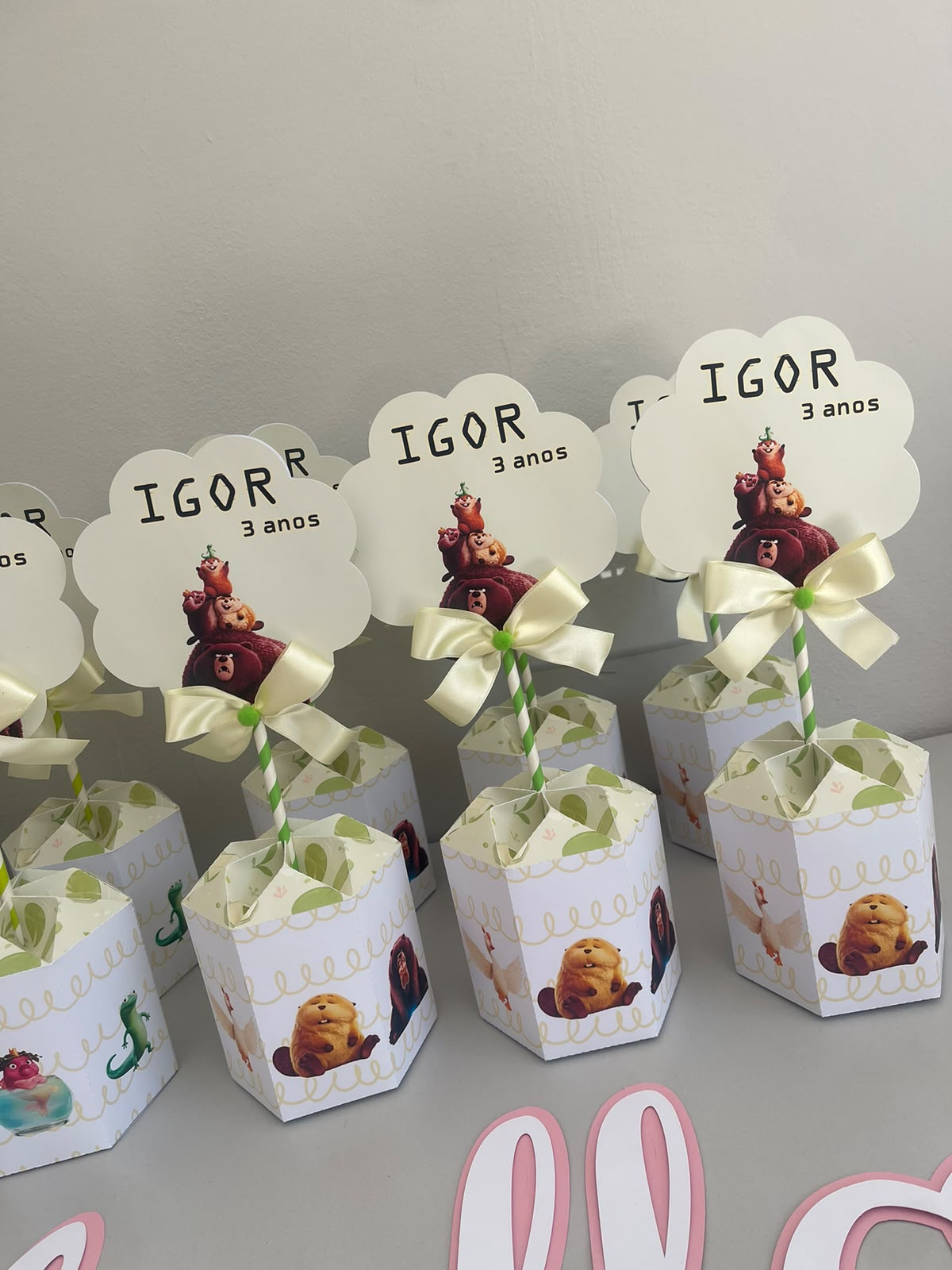 Centro de Mesa Personalizado Cara de um, focinho de outro (Hoppers) - Imagem 2